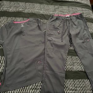 Grey Koi Lite scrub set - size small
